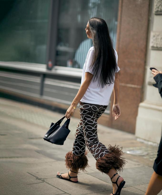 Le pantalon avec plumes