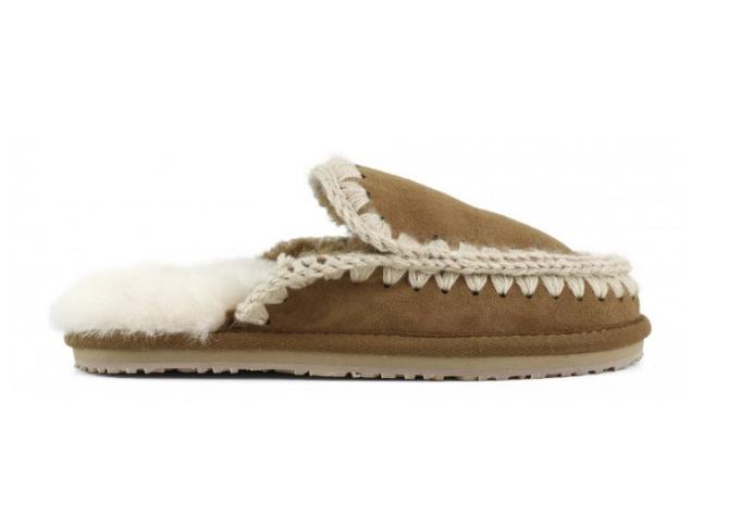 Suède slippers met eskimo-stitch 