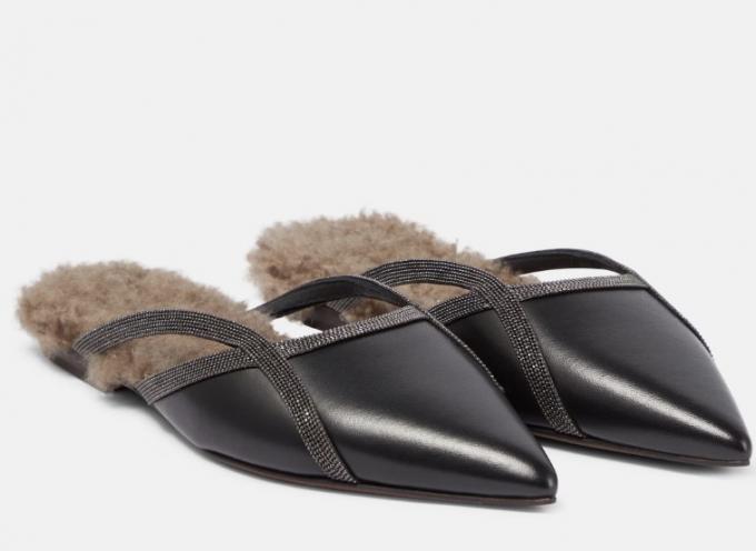 Zwart muiltje met spitse punt en grijze shearling