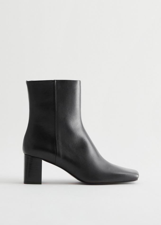 Les bottines noires