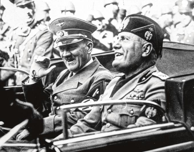 Hitler en Benito Mussolini: ‘Italië was een nutteloze bondgenoot voor Duitsland.’