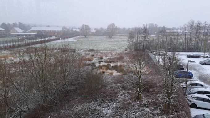 In Ieper bleef het over de middag nog bij lichte sneeuwval.