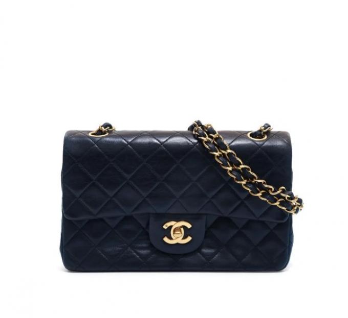 Preowned klassieke Chanel in zwart