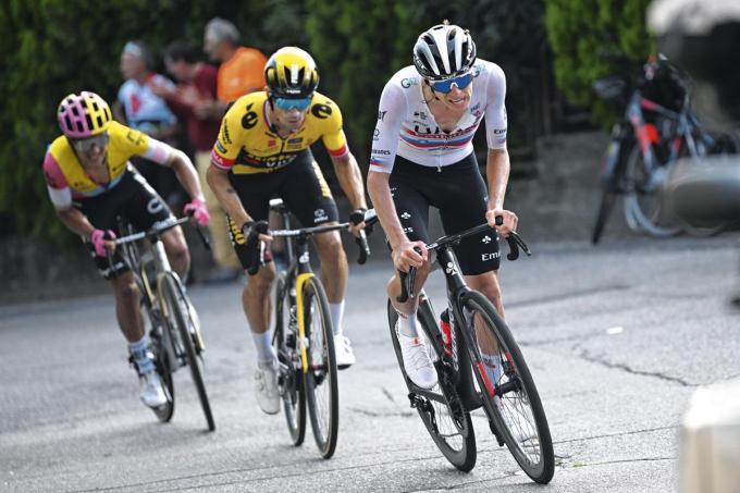 Tadej Pogacar valt aan in de Tre Valli Varesine, Primoz Roglic en Richard Carapaz volgen.