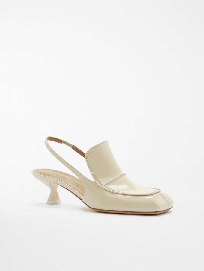 Crème slingbacks 