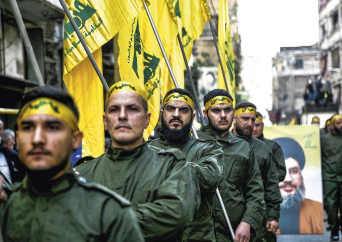 ‘In volle crisis geld blijven pompen in Hezbollah en Hamas? Veel Iraniërs hebben er bedenkingen bij.’