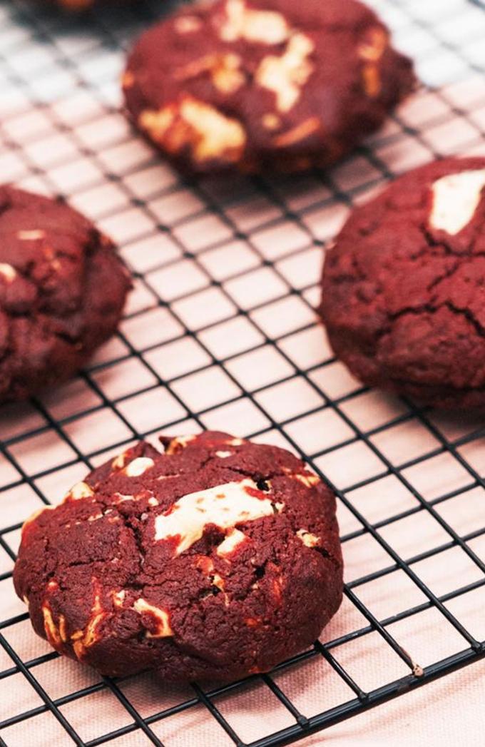 Red velvet cookies met witte chocolade