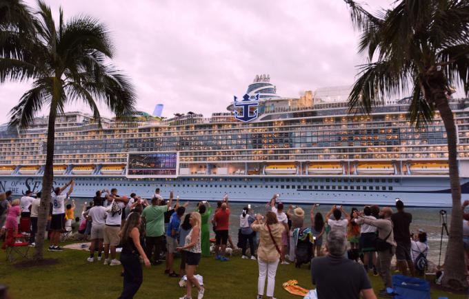 plus grand paquebot du monde icon of the seas miami croisière