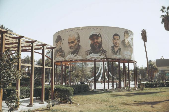 Dans une rue de Bagdad, une fresque représente des combattants iraniens, libanais et irakiens tombés au «combat» ces dernières années.