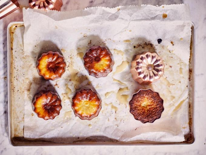 Canelés bordelais