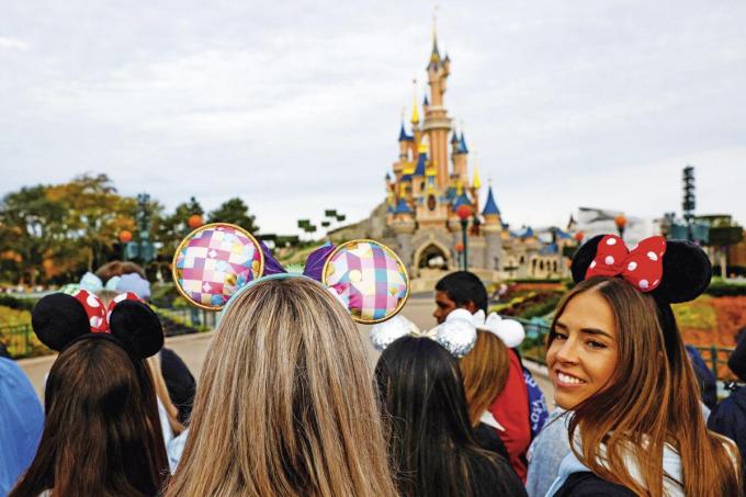 L’imaginaire du Moyen Age, les récits de princesses et de châteaux, façonnent la manière dont nous ressentons l’amour, estime l’historienne des émotions.