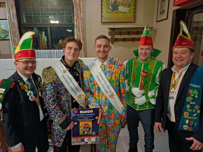 Prins Sandro, running mate Tiebe, kandidaat Prins Carnval Marco, huidig Prins Carnaval Djody en voorzitter Lieven Ryckbosch.