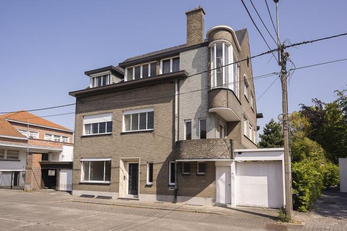 De te verbouwen woning in Roeselare. Een art deco woning uit 1938.