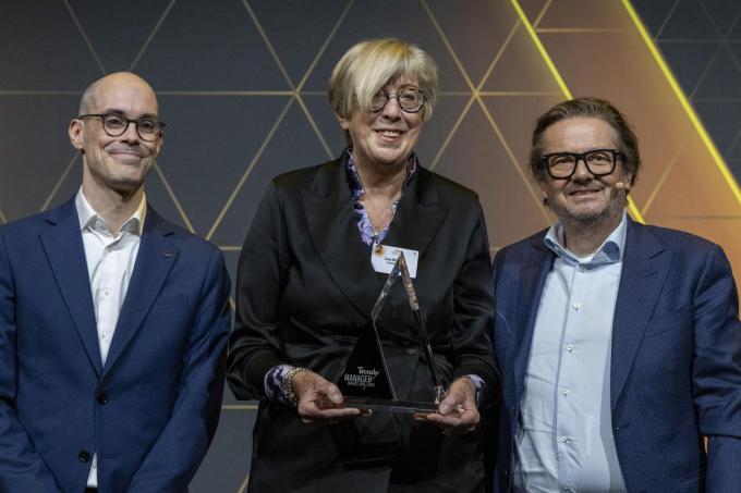 Marc Coucke overhandigde de award van Trends aan Lieve Mostrey.