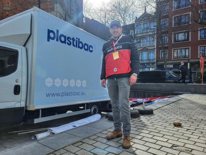 Mathieu Tytgat bij sponsor Plastibac. PLASTIBAC Trophee is de geldprijs van 2.500 euro