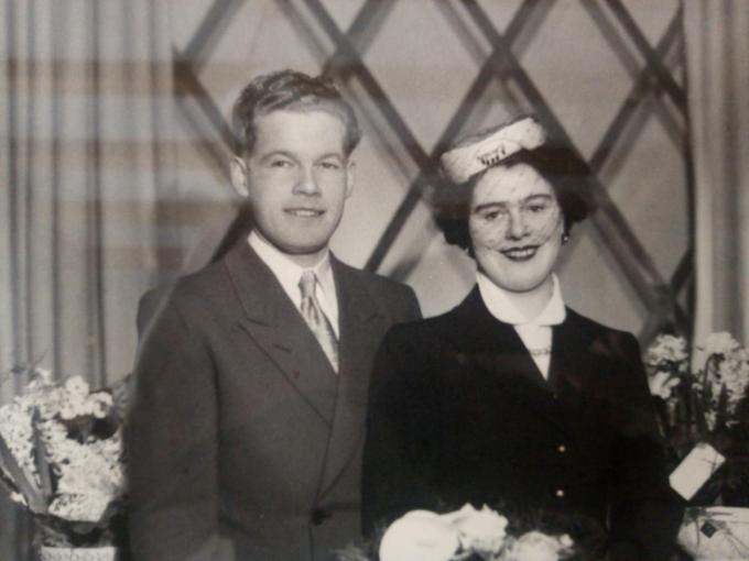 Het pasgetrouwde echtpaar, op 27 februari 1954.