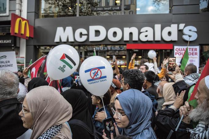 La chaîne de fast-food McDonald’s, jugée pro-israélienne, est prise pour cible dans certains pays musulmans.
