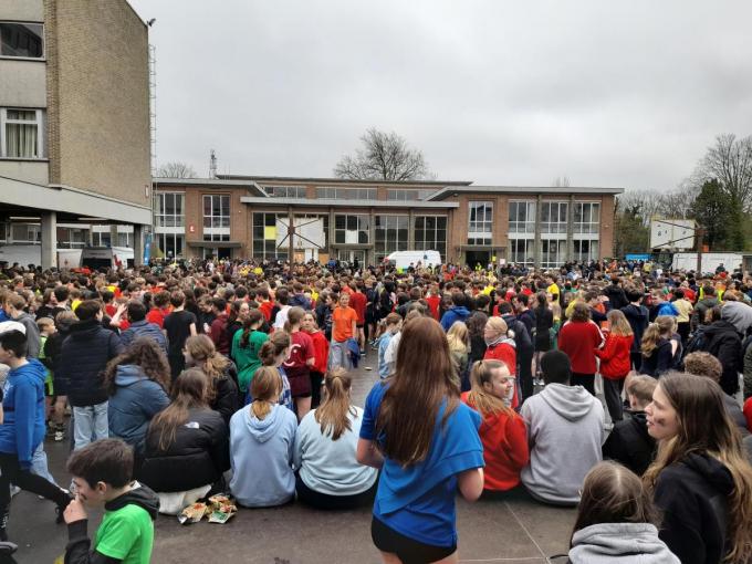 Stad Poperinge, de scholengemeenschap Bertinus Collectief en de ouderraad DKWLMC organiseerden de urban trail RunPoperingeRun.