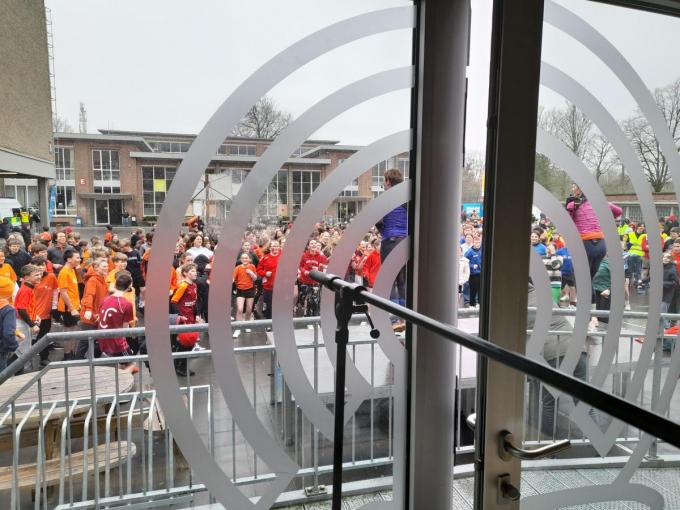 Stad Poperinge, de scholengemeenschap Bertinus Collectief en de ouderraad DKWLMC organiseerden de urban trail RunPoperingeRun.