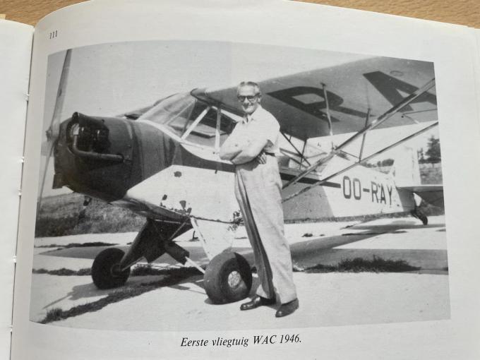 Het allereerste vliegtuig van de West Aviation Club in 1946.