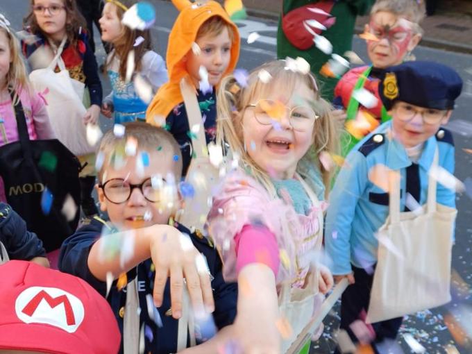 De kleinste Keikoppen hebben het carnavalsweekend feestelijk ingezet tijdens de 26ste kindercarnavalstoet.