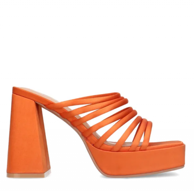 Sandales oranges en satin avec plateau 