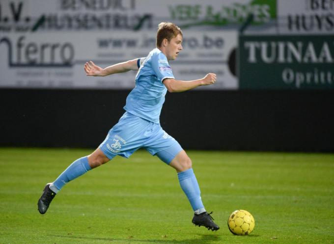 Darius in actie voor KVV Coxyde tegen KV Kortrijk.