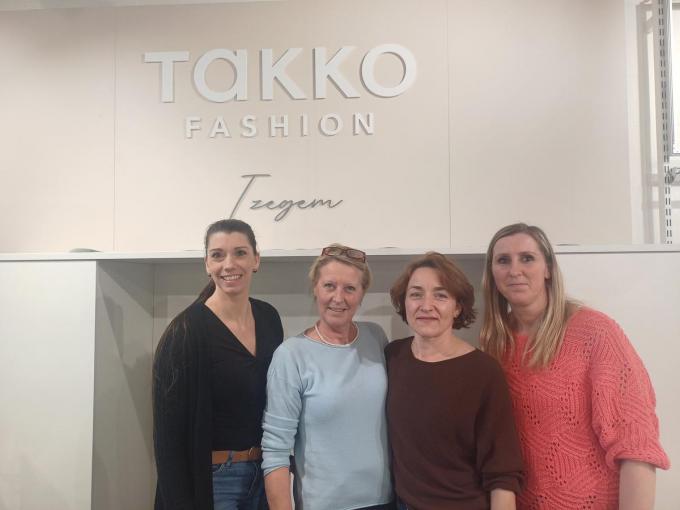 Het Takko-team met v.l.n.r. regiomanager Deborah D'huyvetters, storemanager Ann David, Natalia Sarkisian en Elien Seys. Eline Vlieghe ontbreekt op de foto.