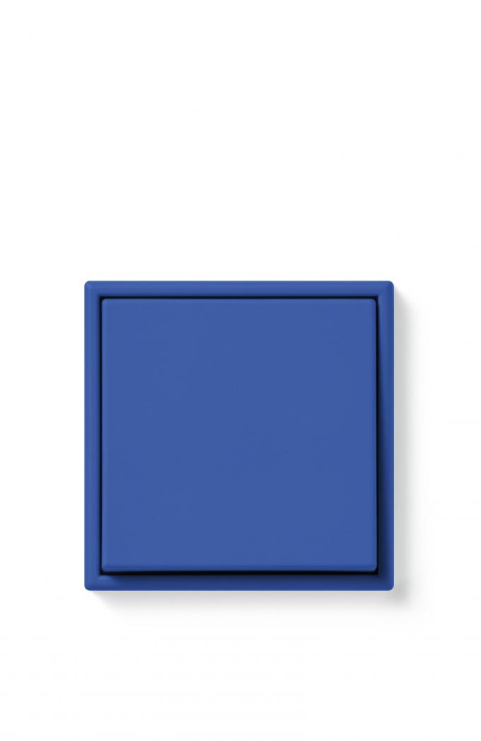 Lichtschakelaar 4320K bleu outremer 59 / 253 uit de reeks Les Couleurs Le Corbusier