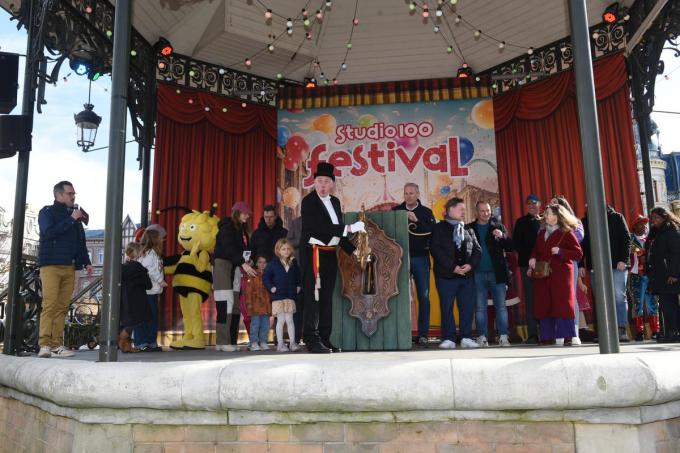 ‘Mijnheer de burgemeester’ mocht de poort officieel openen.