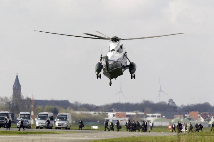Barack Obama kwam met een helikopter op de luchthaven van Wevelgem aan. Van daaruit ging het met ‘The Beast’ richting Waregem.