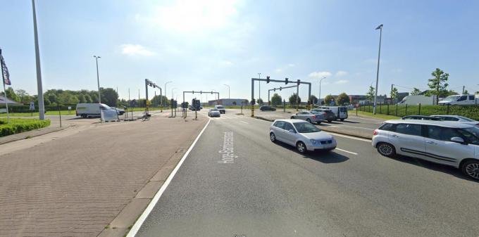 Doorgaand verkeer zal op één rijstrook mogelijk blijven in beide richtingen op de Rijksweg.