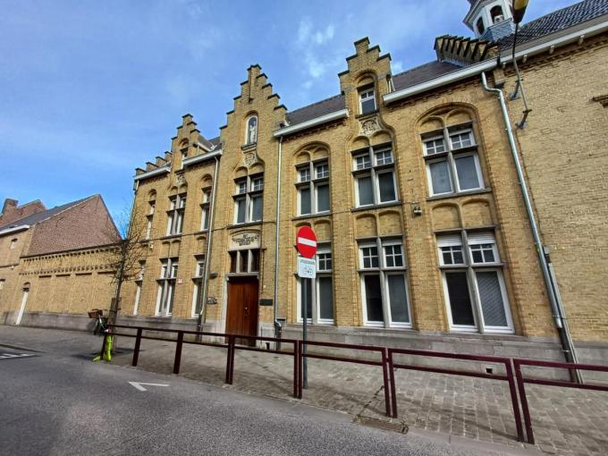 Het Instituut Sint-Franciscus en klooster der Grauwe Zusters Penitenten uit Poperinge wordt gerestaureerd.