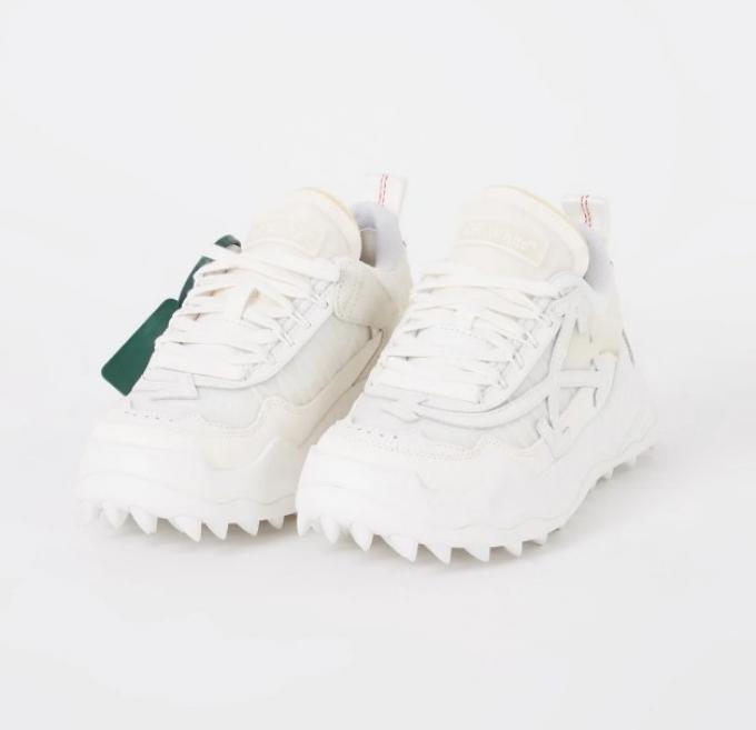 Chunky sneakers met edgy trackzool in wit 