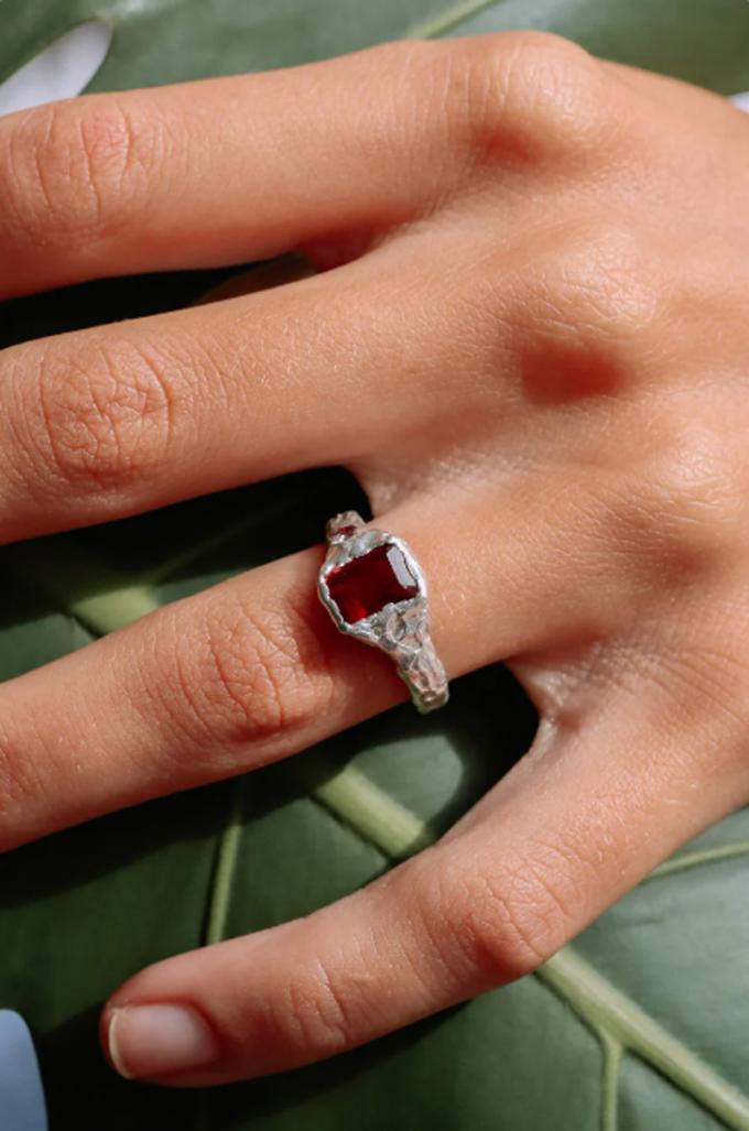 'Lava red' ring