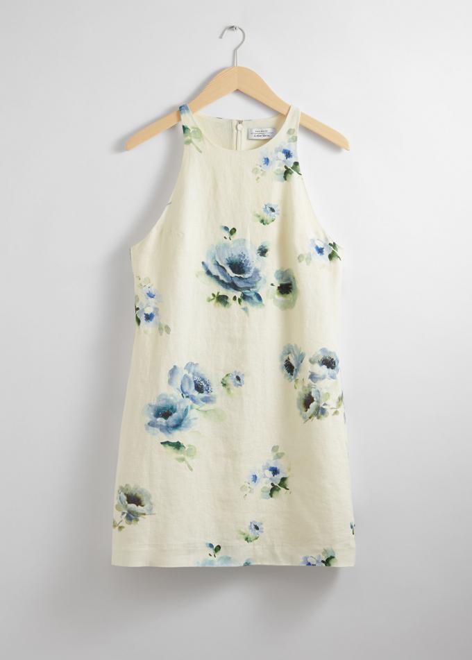 La robe courte fleurie en lin