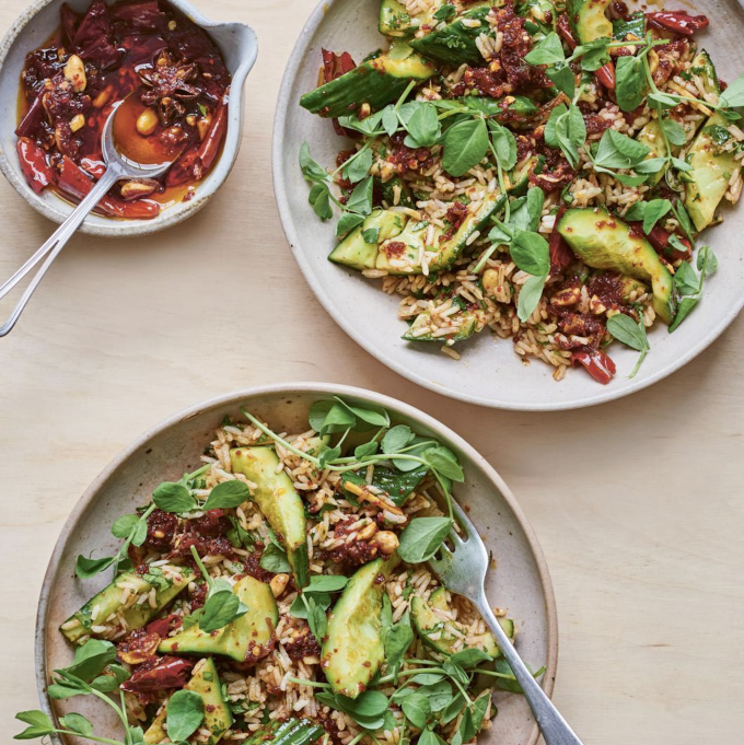 Salade de riz jasmin, concombre & huile pimentée