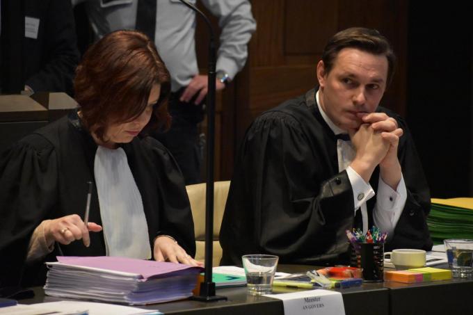 Advocaten An Govers en Filip De Reuse op het assisenproces in januari 2018.