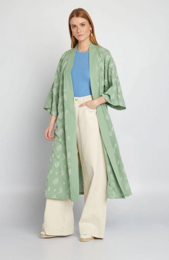 Lichtgroene kimono met geborduurd motief 