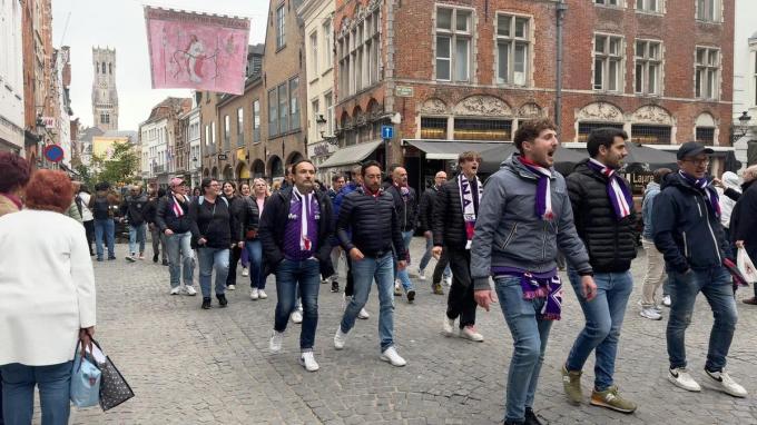 De Toscaanse fans in de Steenstraat in Brugge.