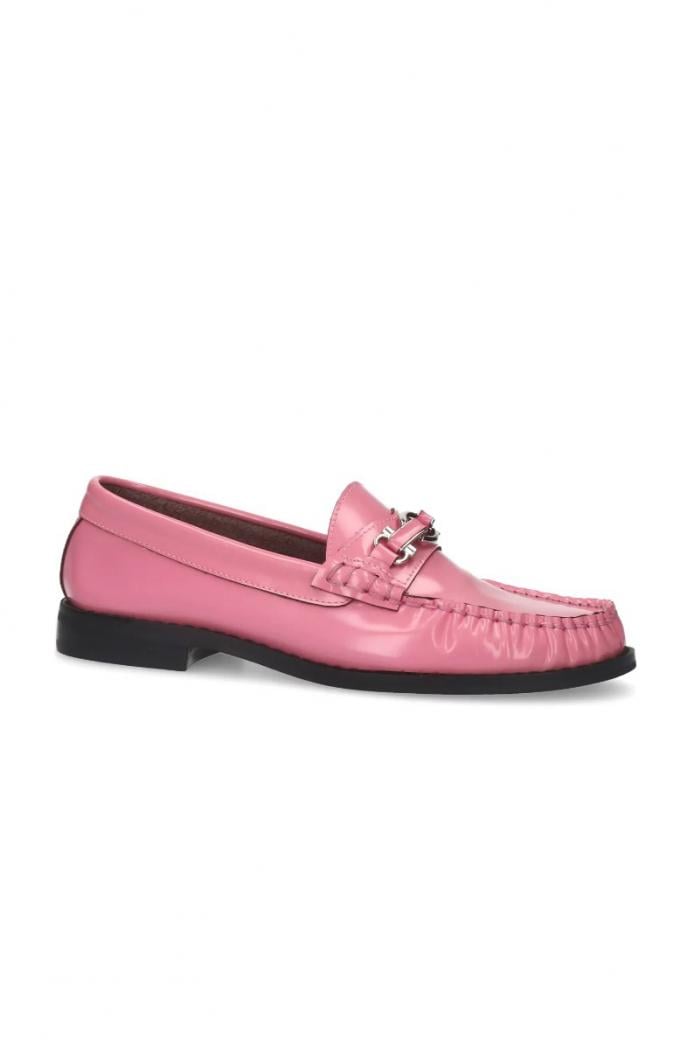 Roze loafers met zilverkleurige chain 