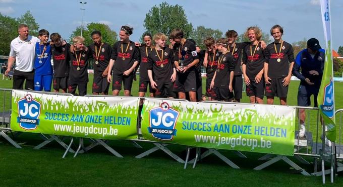 De interprovinciale U15 van Mandel United neemt het op tegen KFC Merelbeke dat het eerder al versloeg op de interprovinciale finales, die in tornooivorm werden gespeeld.