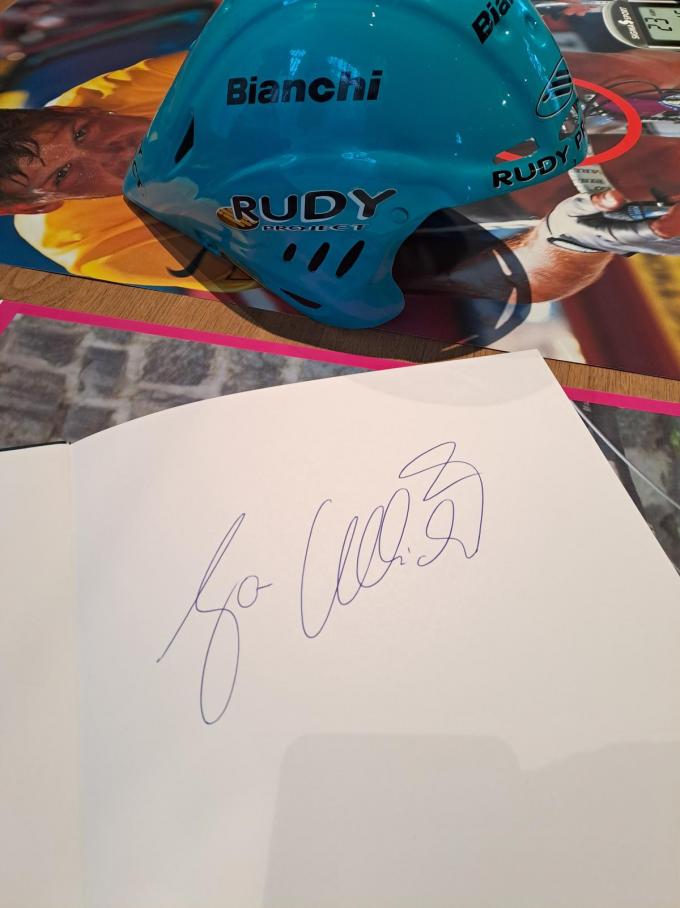 Jan Ullrich plaatste ook zijn handtekening in het gulden boek.