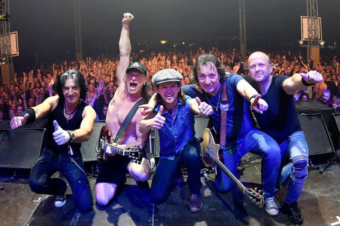 De AC/DC tribute band High Voltage wordt de headliner voor Hillrock 2024.