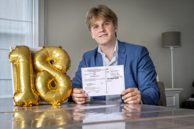 Wout zal tussen het blokken voor zijn wiskunde-examen door naar de stembus trekken.