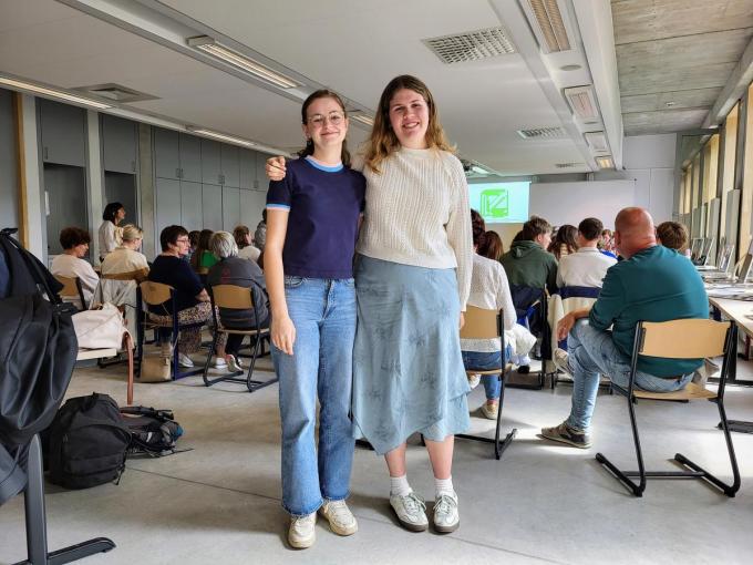 Sara Louagie en Katho Dedeurwaerder behoren tot de laatste lichting van 33 leerlingen