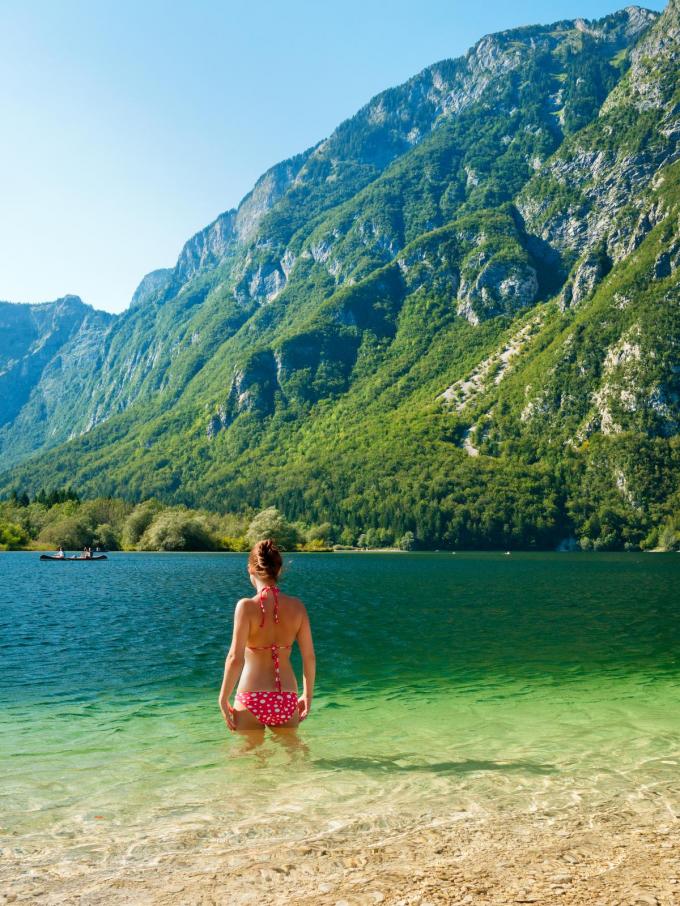 Het meer van Bohinj: minder bekend dan het meer van Bled, maar zoveel leuker en minstens even mooi. (foto Getty)