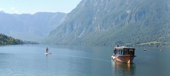 Het meer van Bohinj: minder bekend dan het meer van Bled, maar zoveel leuker. (foto TVB)