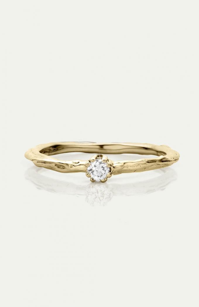 Ring in champagnekleurig goud met fijne diamant 