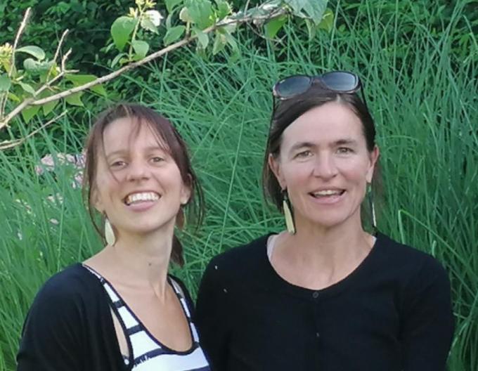 Sofie Vanderhaeghe en Ruth Kaesteker begonnen met de vzw om bij te dragen tot het emotioneel en mentaal welzijn van kinderen en jongeren in Poperinge.